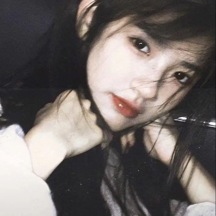 月亮中的亚马逊女人